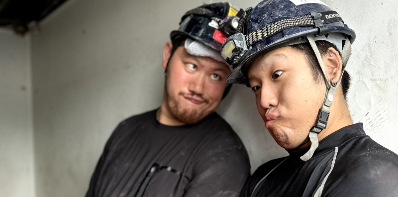 作業着の男性2人